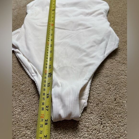 NWT Andie Swim The Asbury Ribbed One-Piece High Neck
Cocoa (off white) - M - Picture 6 of 10